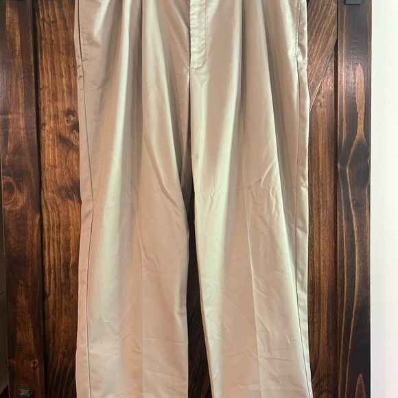 IZOD Men's Tan Pants 42/32 - Picture 1 of 9